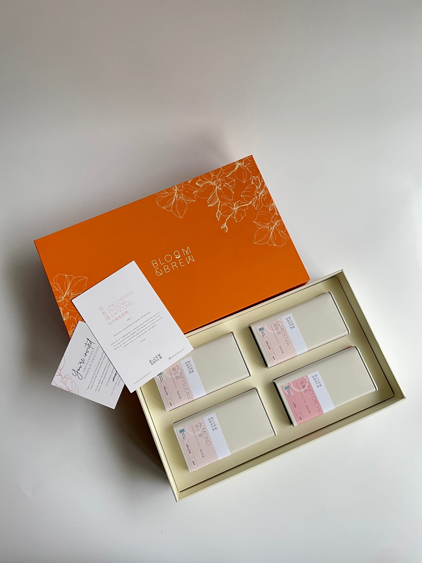 Perfumery medley . Uncovering Phoenix Dancong 探索鳳凰單叢禮盒